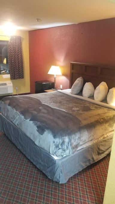 Hotel 2 Queen Beds Hotel Room 229 Wi-Fi Hot Tub Booking Stillwater Exterior photo